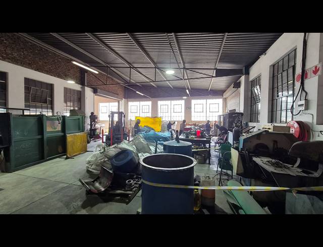 1,396M² WAREHOUSE FOR SALE IN JET PARK